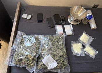 17-latek z&nbsp;gminy Brzostek zatrzymany z&nbsp;narkotykami. Policja zabezpieczyła marihuanę i&nbsp;mefedron
