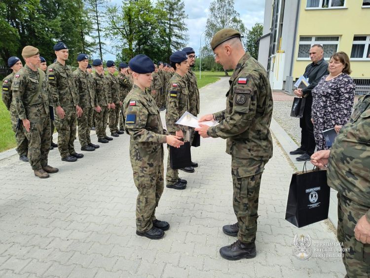 „Silna Szkoła” w Lubaczowie. Uczniowie szkolili się z wojskiem - Polskie Radio Rzeszów