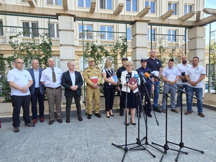 288 tys. uczniów rozpoczyna w sobotę letni odpoczynek. Służby zapowiadają kontrole 1 - Polskie Radio Rzeszów 288 tys. uczniów rozpoczyna w sobotę letni odpoczynek. Służby zapowiadają kontrole