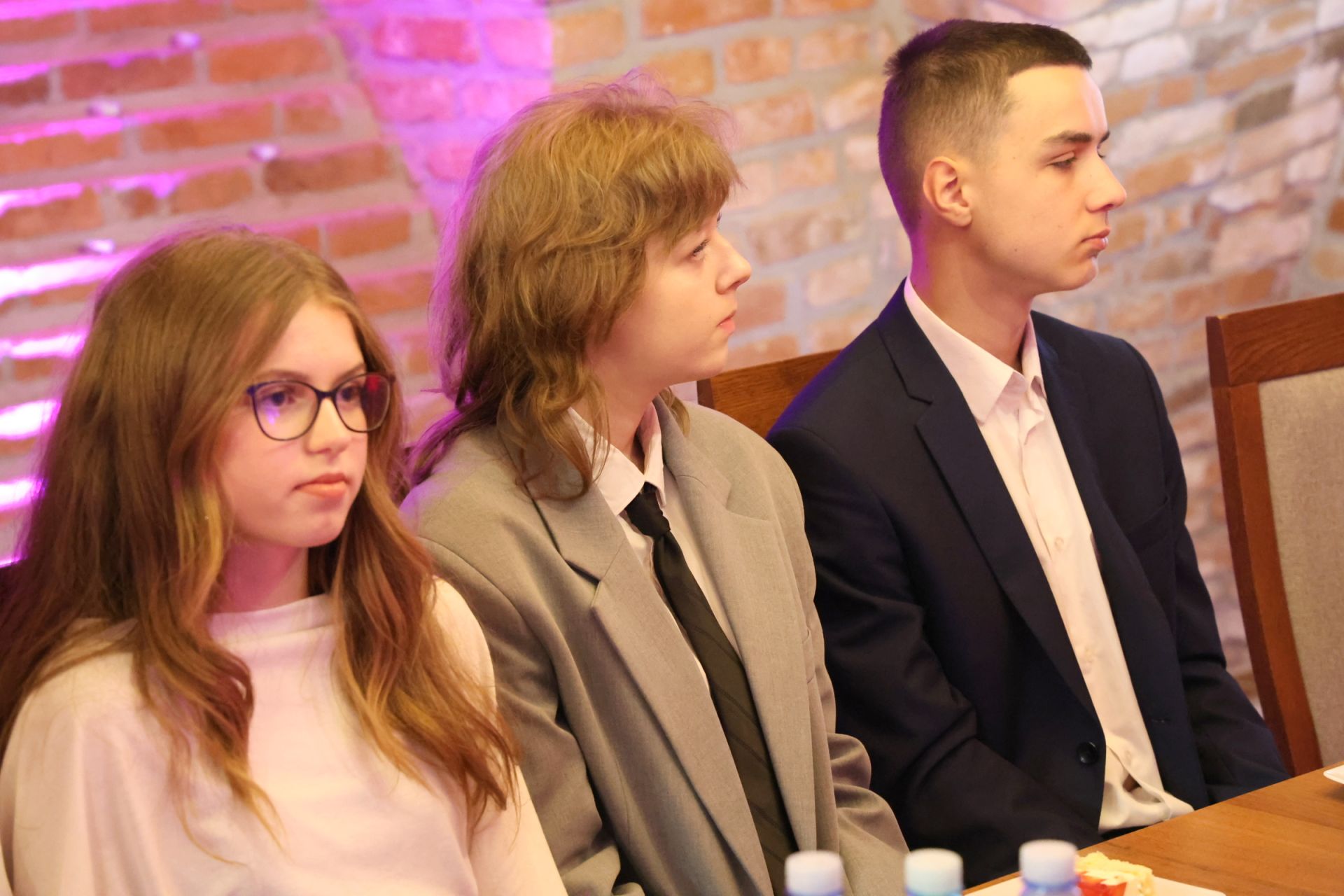 Ósmoklasiści z Sędziszowa Małopolskiego wydali książkę. „Sędziszek i 25 opowieści” opisuje szkolne życie 2 - Polskie Radio Rzeszów Ósmoklasiści z Sędziszowa Małopolskiego wydali książkę. „Sędziszek i 25 opowieści” opisuje szkolne życie - Polskie Radio Rzeszów