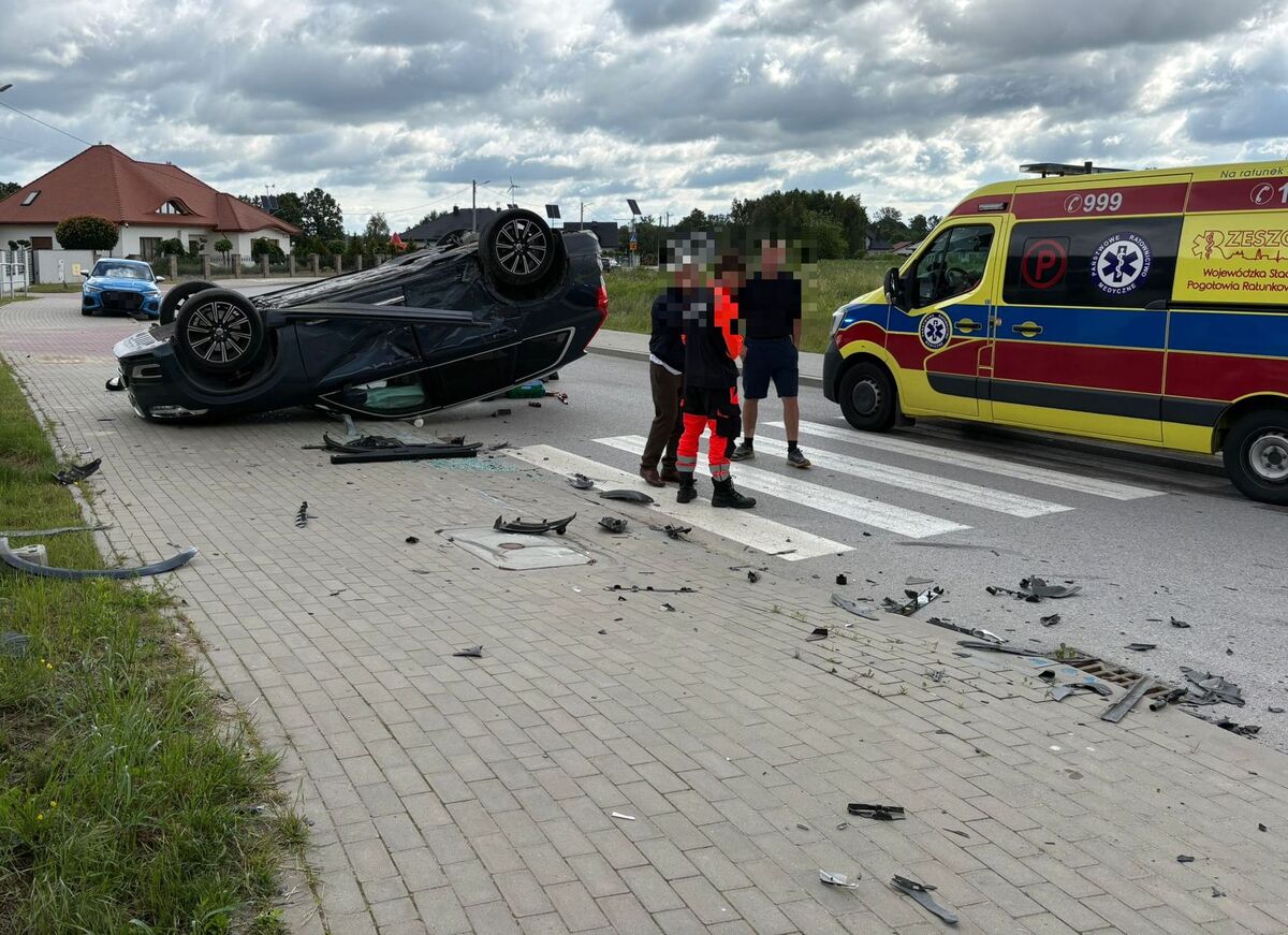 Wypadek w Jasionce. Auto dachowało, dziecko trafiło do szpitala - Polskie Radio Rzeszów
