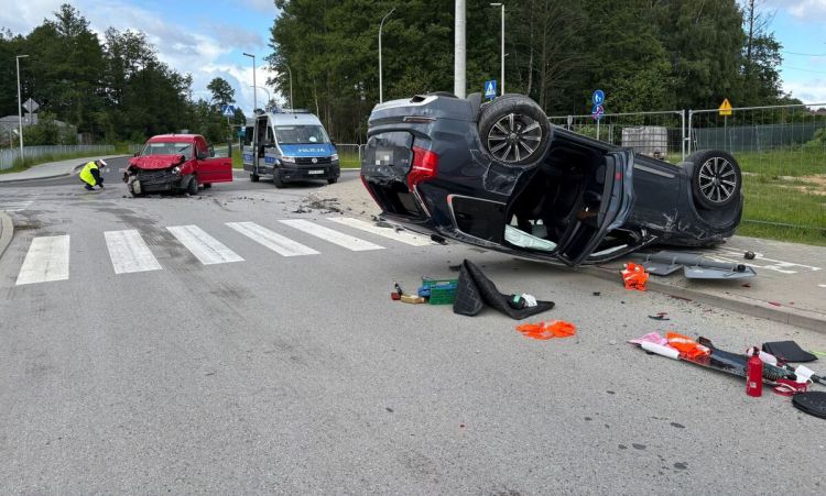 Wypadek w&nbsp;Jasionce. Auto dachowało, dziecko trafiło do&nbsp;szpitala