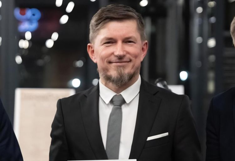 D. Kołacz: W Europie i na świecie spada czytelnictwo papierowych wydań gazet. Wydawane na Podkarpaciu „Nowiny” są jednak rentowne 1 - Polskie Radio Rzeszów D. Kołacz: W Europie i na świecie spada czytelnictwo papierowych wydań gazet. Wydawane na Podkarpaciu „Nowiny” są jednak rentowne