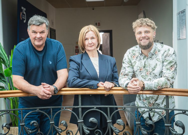 Czy&nbsp;biało-czerwony pasek na&nbsp;świadectwie ma&nbsp;znaczenie?