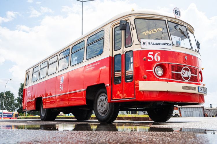 Zabytkowe autobusy na ulicach Rzeszowa - II Zlot Zabytkowych Autobusów 1 - Polskie Radio Rzeszów Zabytkowe autobusy na ulicach Rzeszowa - II Zlot Zabytkowych Autobusów - Polskie Radio Rzeszów