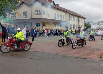Zabytkowymi motocyklami nad&nbsp;morze. Charytatywny rajd z&nbsp;Grębowa dla Hospicyjnego Domu Aniołków