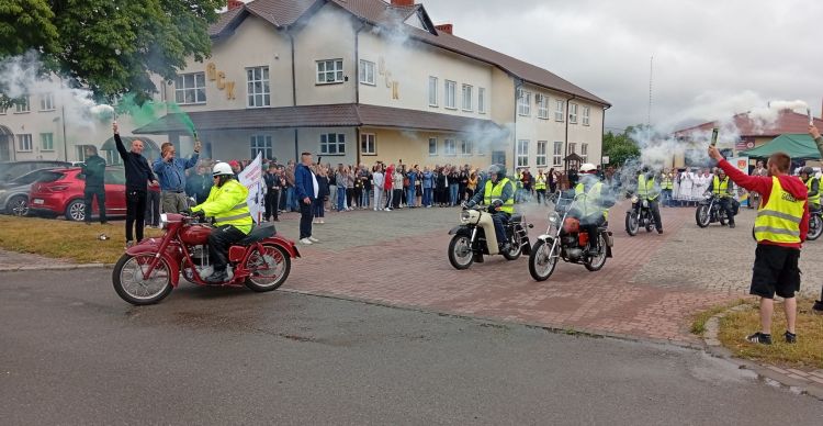 Zabytkowymi motocyklami nad&nbsp;morze. Charytatywny rajd z&nbsp;Grębowa dla Hospicyjnego Domu Aniołków