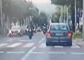 Jechał motocyklem na&nbsp;jednym kole. Wysoki mandat, punkty karne i&nbsp;utrata prawa jazdy