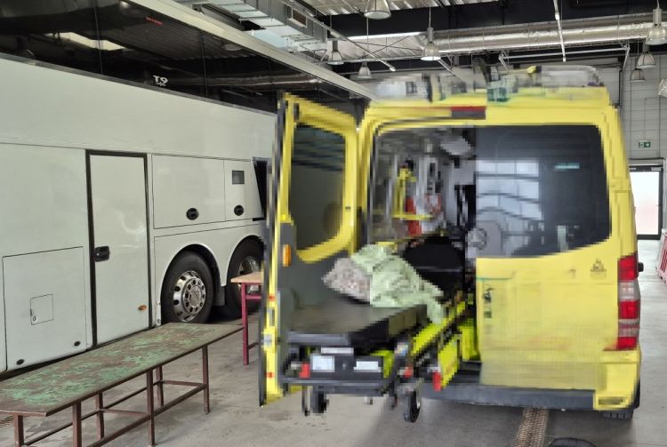KAS udaremniła przemyt papierosów ukrytych w ambulansie 1 - Polskie Radio Rzeszów KAS udaremniła przemyt papierosów ukrytych w ambulansie