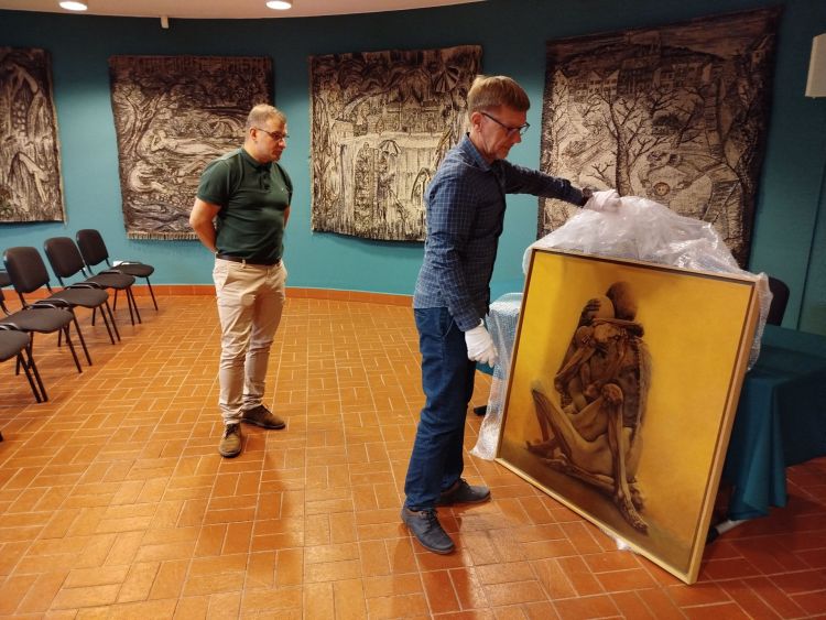 Kolejne obrazy Zdzisława Beksińskiego trafiły do&nbsp;sanockiego muzeum