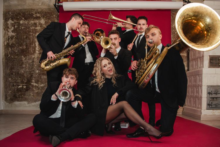 Maja Golec otwiera nowy rozdział. Najnowszy singiel to&nbsp;początek muzycznej drogi z&nbsp;Backstage Brassband