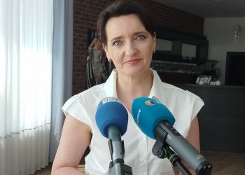 Bon senioralny i&nbsp;opieka w&nbsp;domu. Ministra Marzena Okła-Drewnowicz w&nbsp;Krośnie