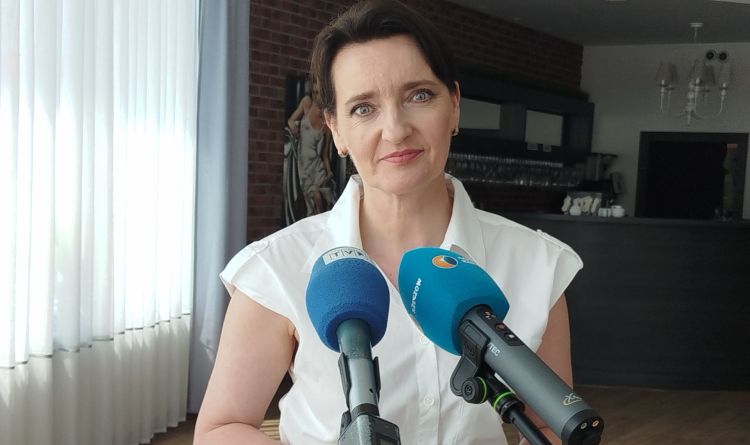 Bon senioralny i&nbsp;opieka w&nbsp;domu. Ministra Marzena Okła-Drewnowicz w&nbsp;Krośnie