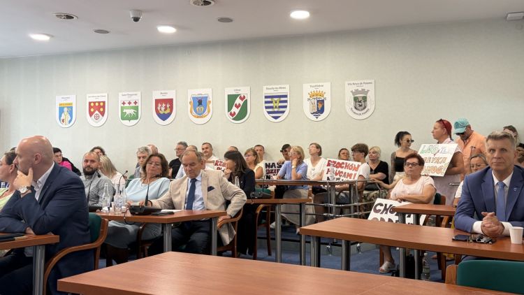 Mieszkańcy Rzochowa protestują przeciwko strefie gospodarczej. Zebrali już blisko tysiąc podpisów - Polskie Radio Rzeszów