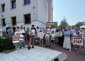 Mieszkańcy Rzochowa protestują przeciwko strefie gospodarczej. Zebrali już blisko tysiąc podpisów