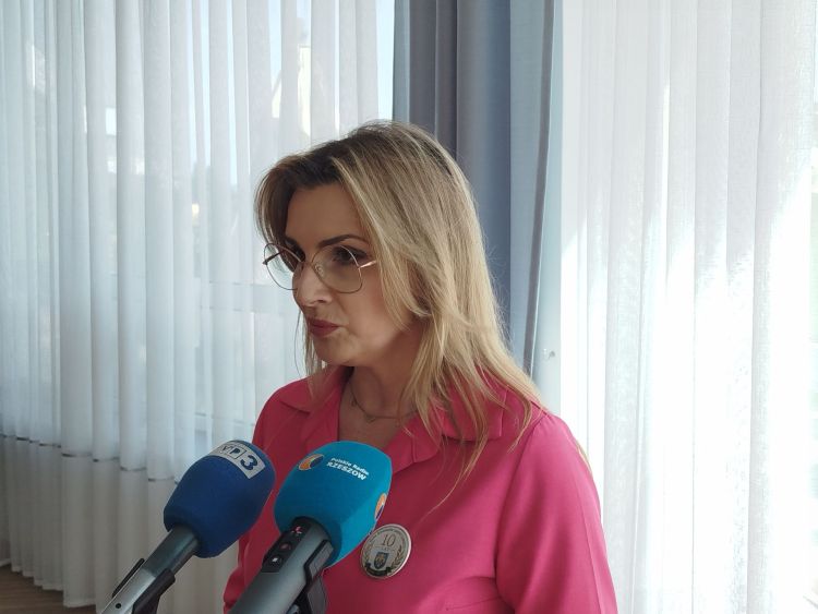Ministra ds. polityki senioralnej odwiedziła Krosno. Bon senioralny i opieka domowa - Polskie Radio Rzeszów
