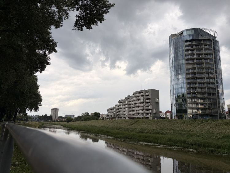 Nad&nbsp;Podkarpacie nadciągają burze i&nbsp;ulewy