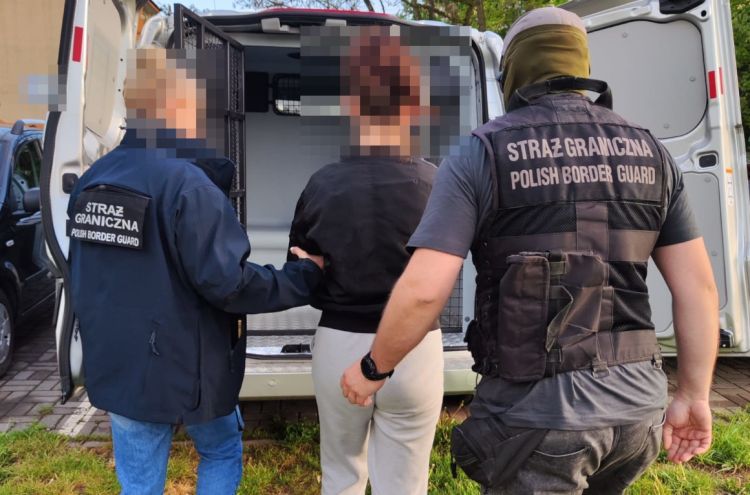 Nielegalna migracja pod pozorem pracy sezonowej. Pięć osób z zarzutami 1 - Polskie Radio Rzeszów Nielegalna migracja pod pozorem pracy sezonowej. Pięć osób z zarzutami