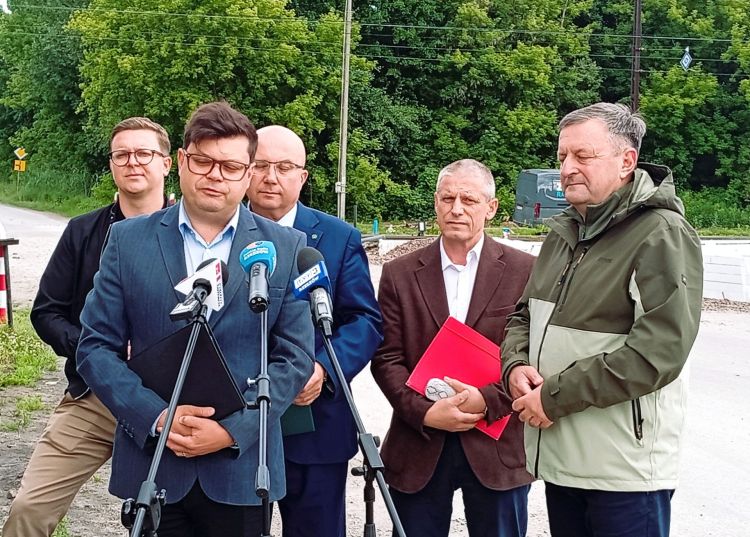 PSL chce szybszych pociągów z Podkarpacia do Warszawy. Podróż ma trwać mniej niż trzy godziny 1 - Polskie Radio Rzeszów PSL chce szybszych pociągów z Podkarpacia do Warszawy. Podróż ma trwać mniej niż trzy godziny