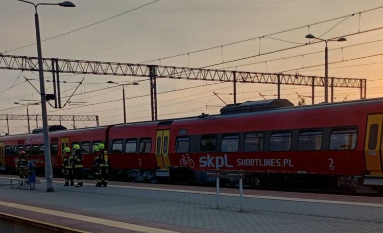 Pożar wagonu na&nbsp;stacji w&nbsp;Dębicy. Wstrzymany ruch pociągów między Rzeszowem a&nbsp;Krakowem