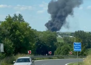 Pożar w&nbsp;zakładzie produkcji opon w&nbsp;Markowej. Strażacy opanowali ogień