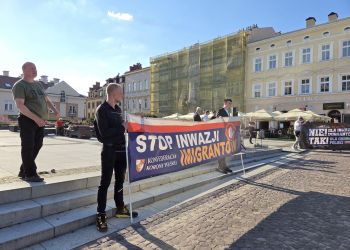 Protest na&nbsp;rynku w&nbsp;Rzeszowie. Sprzeciw wobec polityki migracyjnej