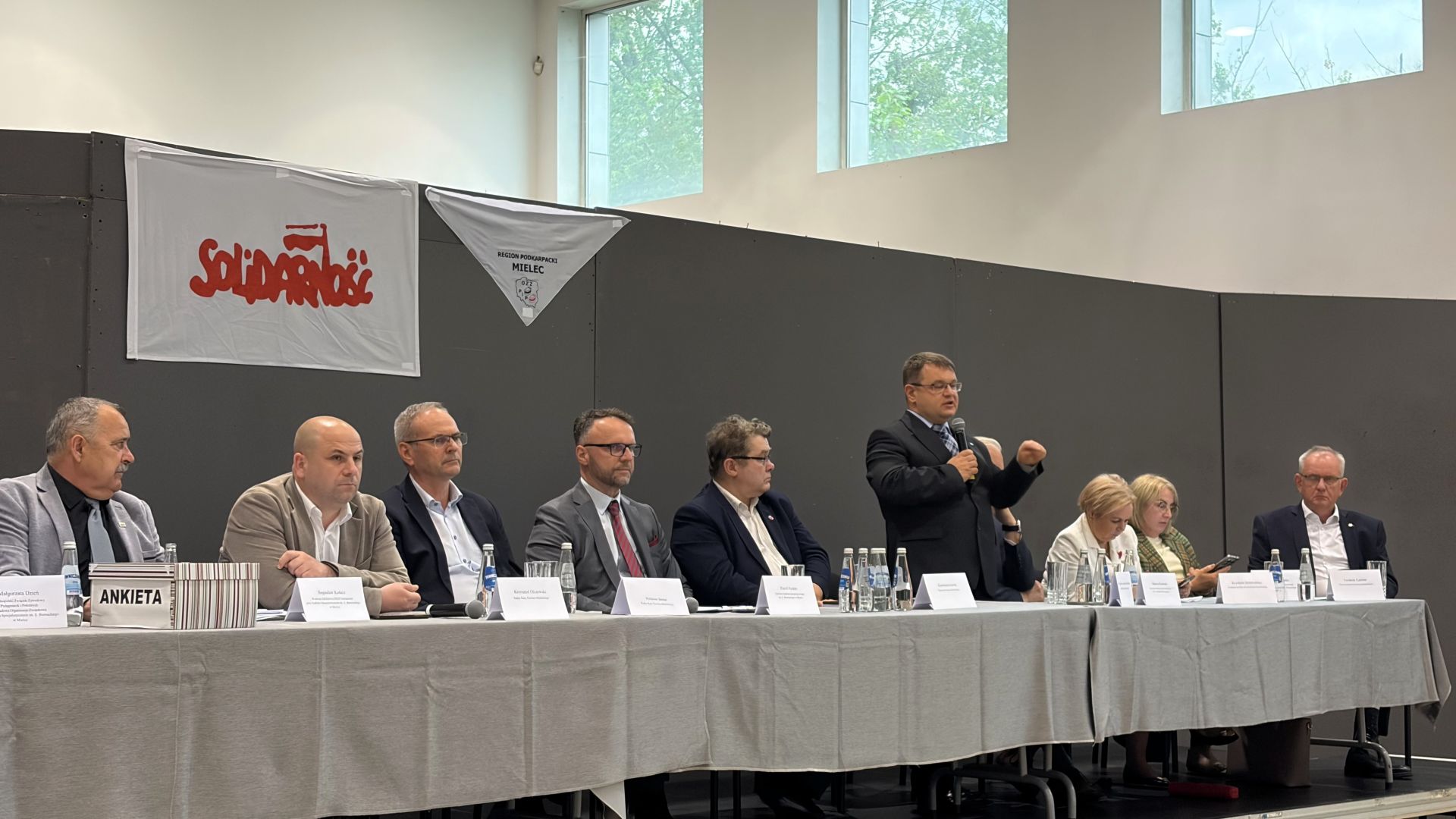Protest w Mielcu przeciwko planowanej konsolidacji szpitali 2 - Polskie Radio Rzeszów Protest w Mielcu przeciwko planowanej konsolidacji szpitali - Polskie Radio Rzeszów