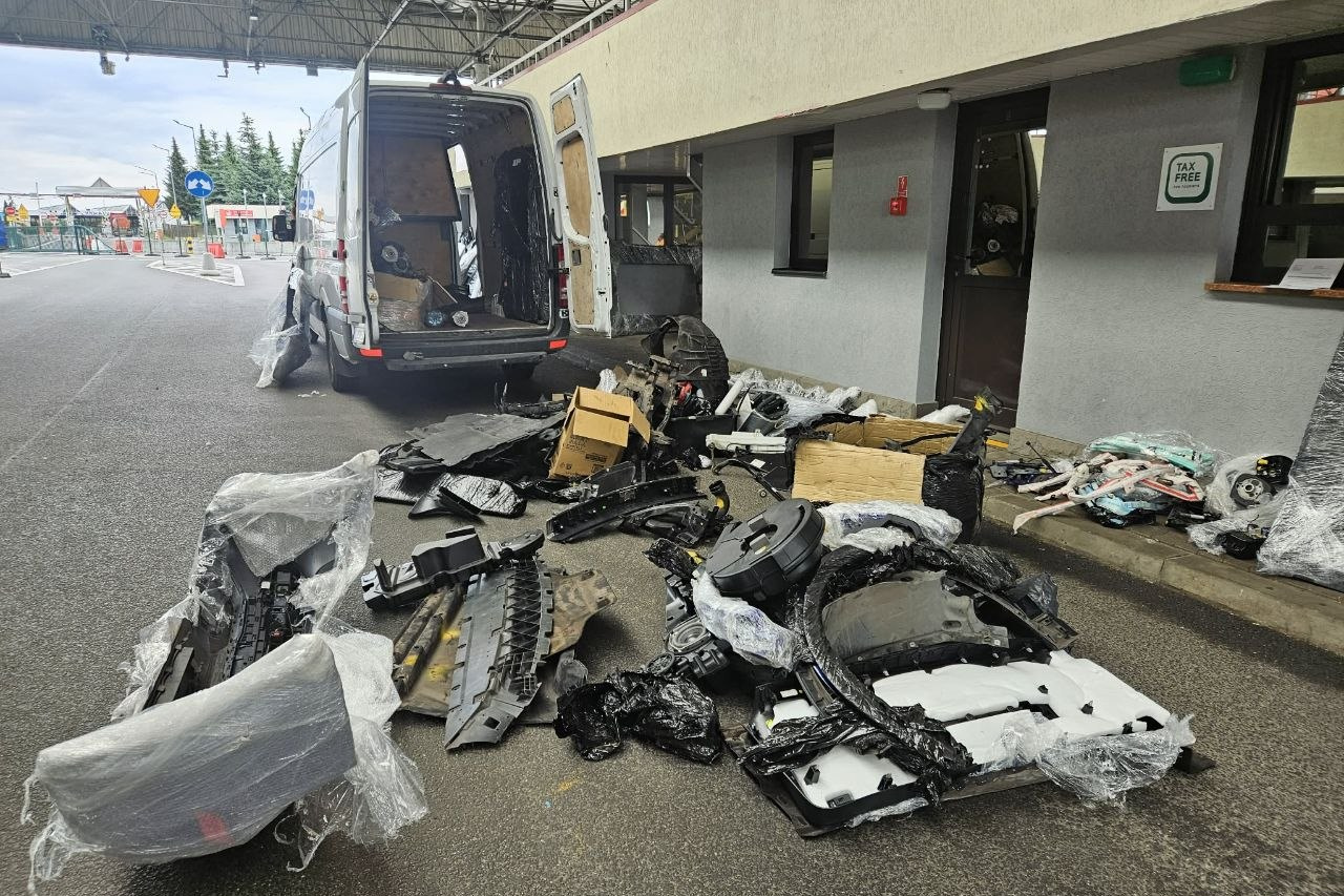 Range Rover i części z kradzionych Audi zatrzymane na granicy w Korczowej 4 - Polskie Radio Rzeszów Range Rover i części z kradzionych Audi zatrzymane na granicy w Korczowej - Polskie Radio Rzeszów