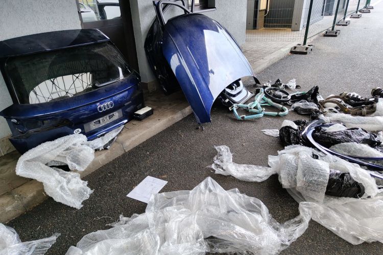 Range Rover i części z kradzionych Audi zatrzymane na granicy w Korczowej 1 - Polskie Radio Rzeszów Range Rover i części z kradzionych Audi zatrzymane na granicy w Korczowej
