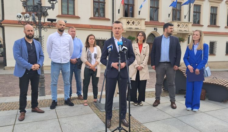 Referendum w Rzeszowie? Ruch miejski zachęca mieszkańców do zbierania podpisów 1 - Polskie Radio Rzeszów Referendum w Rzeszowie? Ruch miejski zachęca mieszkańców do zbierania podpisów
