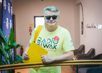 Radio Biwak. Wakacyjna fotozagadka i&nbsp;letnia audycja na&nbsp;basenach ROSiR