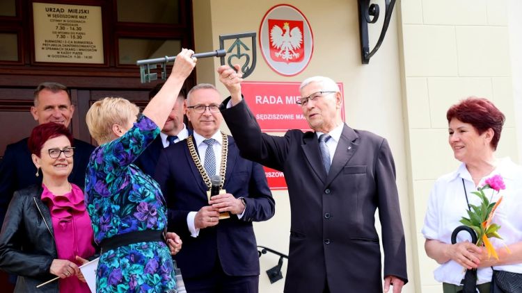 Seniorzy przejęli klucze do&nbsp;miasta. Trwają VI Senioralia w&nbsp;Sędziszowie Małopolskim