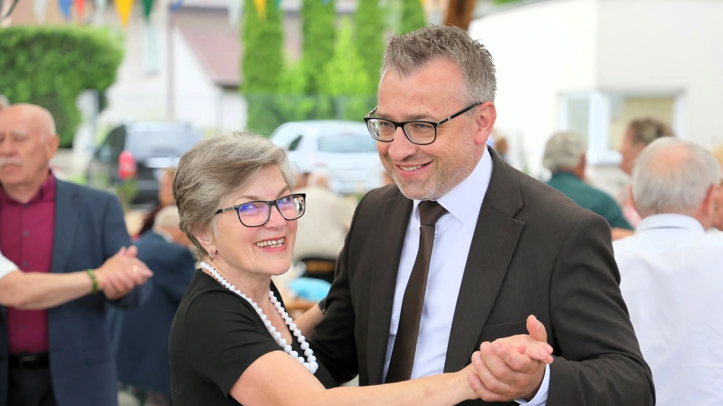 Seniorzy przejęli klucze do miasta. Trwają VI Senioralia w Sędziszowie Małopolskim - Polskie Radio Rzeszów