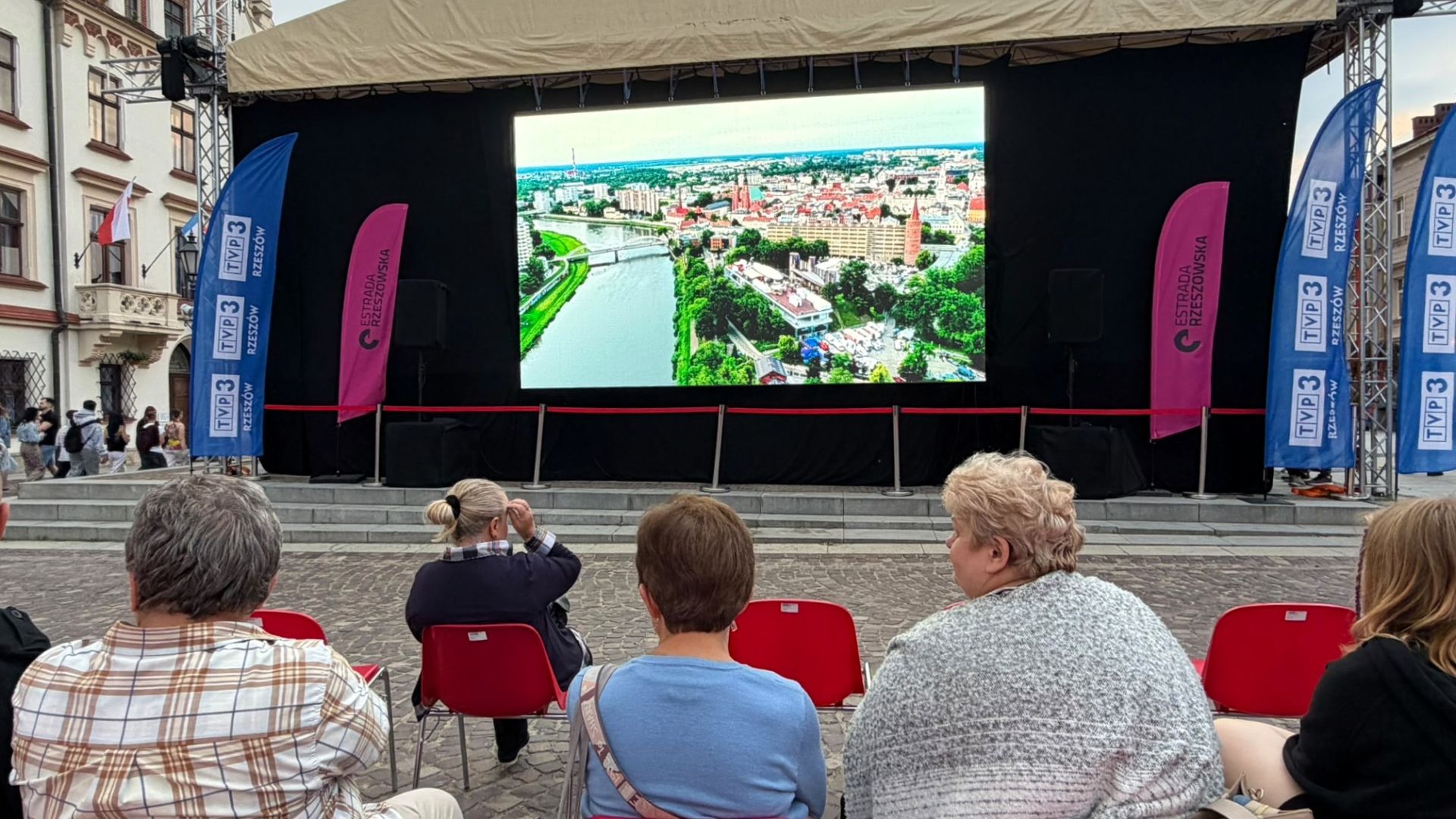Strefa Opole: Transmisja koncertu „Debiuty” na rzeszowskim Rynku 4 - Polskie Radio Rzeszów Strefa Opole: Transmisja koncertu „Debiuty” na rzeszowskim Rynku - Polskie Radio Rzeszów