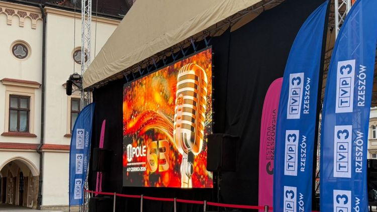 Strefa Opole: Transmisja koncertu „Debiuty” na rzeszowskim Rynku 1 - Polskie Radio Rzeszów Strefa Opole: Transmisja koncertu „Debiuty” na rzeszowskim Rynku