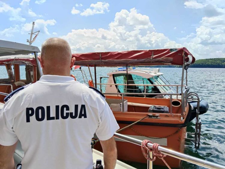 Trwa akcja służb po&nbsp;tragedii nad&nbsp;Jeziorem Solińskim
