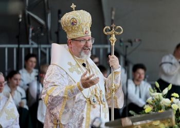 Tysiące wiernych we&nbsp;Lwowie. Uroczystości ku&nbsp;czci Jana Pawła II
