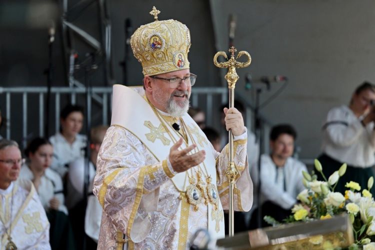 Tysiące wiernych we&nbsp;Lwowie. Uroczystości ku&nbsp;czci Jana Pawła II