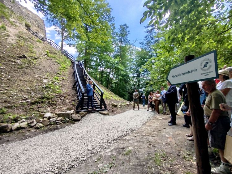 Zamek Sobień ponownie otwarty. Leśnicy zapraszają do&nbsp;„nowej bramy w&nbsp;Bieszczady”