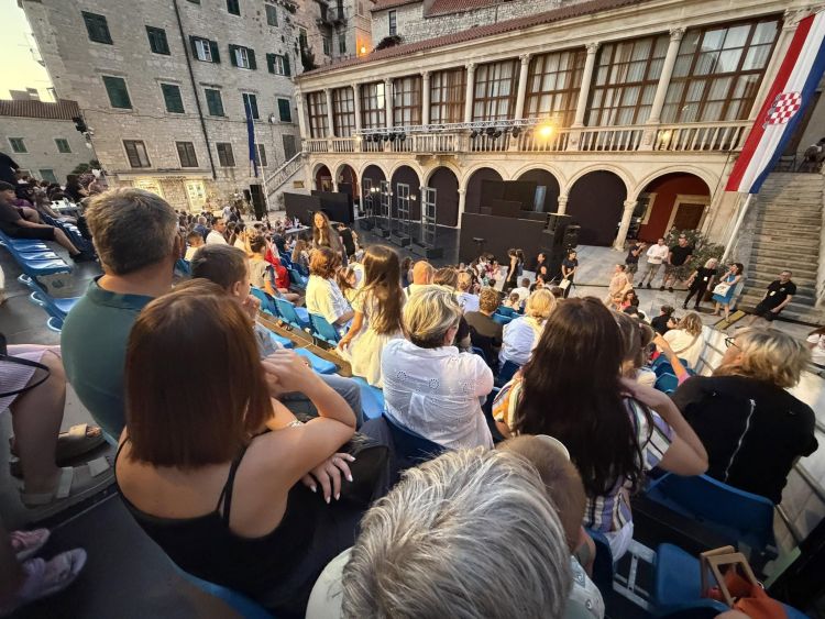 Znakomite przyjęcie spektaklu Teatru Maska na&nbsp;Festiwalu w&nbsp;Chorwacji