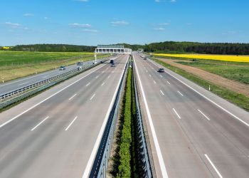 Kolizje na A4. Samochody uderzyły w bariery energochłonne 6 - Polskie Radio Rzeszów Kolizje na A4. Samochody uderzyły w bariery energochłonne