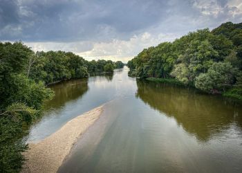 Akcja ratunkowa nad&nbsp;Sanem. Udało się wyciągnąć z&nbsp;wody osobę poszkodowaną