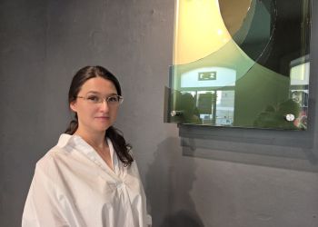 „Powrót do&nbsp;formy” Inki Brzuzan w&nbsp;Galerii r_z. Wystawa o&nbsp;materii i&nbsp;przemianie