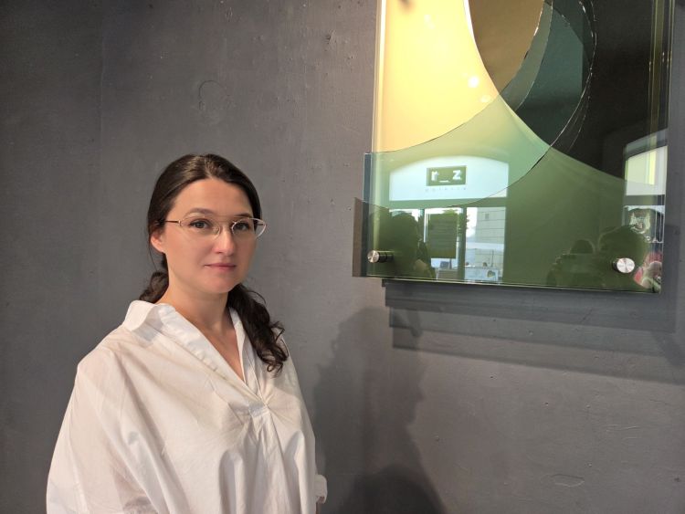 „Powrót do&nbsp;formy” Inki Brzuzan w&nbsp;Galerii r_z. Wystawa o&nbsp;materii i&nbsp;przemianie