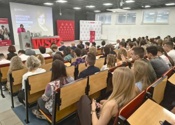 „Otwarta Uczelnia” i&nbsp;cyberbezpieczeństwo. Wiceminister nauki i&nbsp;szkolnictwa odwiedziła WSIiZ w&nbsp;Rzeszowie