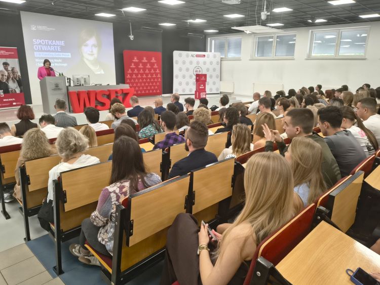 „Otwarta Uczelnia” i&nbsp;cyberbezpieczeństwo. Wiceminister nauki i&nbsp;szkolnictwa odwiedziła WSIiZ w&nbsp;Rzeszowie