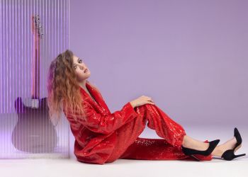„Pozostałam przy życiu” – MINI zamienia osobistą historię w&nbsp;muzyczny manifest