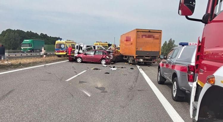 Karambol na&nbsp;A4. Jedna osoba ranna, ruch w&nbsp;kierunku Krakowa przywrócony [AKTUALIZACJA]