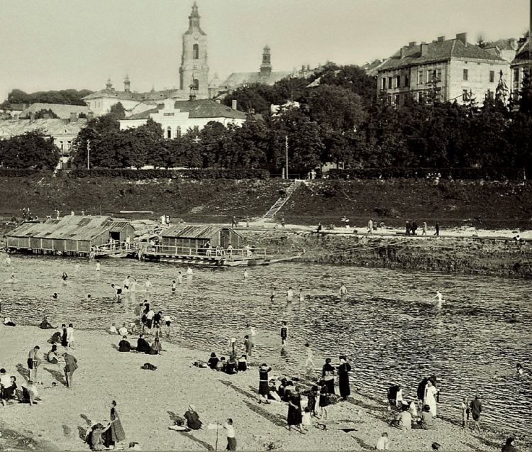 Puste plaże nad Sanem w Przemyślu. Zobacz, jak dawniej wyglądał wypoczynek nad rzeką 1 - Polskie Radio Rzeszów Puste plaże nad Sanem w Przemyślu. Zobacz, jak dawniej wyglądał wypoczynek nad rzeką