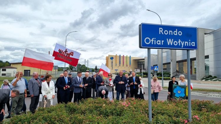 83. rocznica Zbrodni Wołyńskiej w Przemyślu. Uroczystości przy Rondzie Ofiar Wołynia 1 - Polskie Radio Rzeszów 83. rocznica Zbrodni Wołyńskiej w Przemyślu. Uroczystości przy Rondzie Ofiar Wołynia